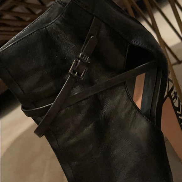 BCBGMaxAzria Heels - Picture 5 of 10